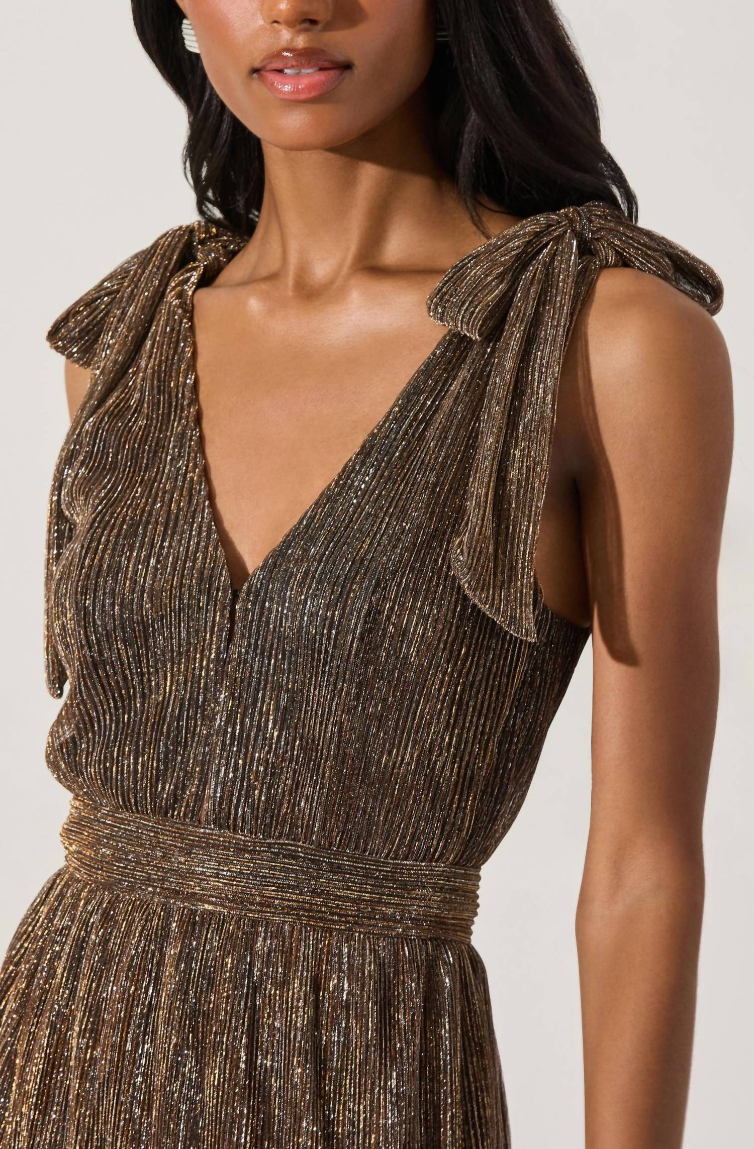 Astr - Desma Metallic V-neck Midi Dress