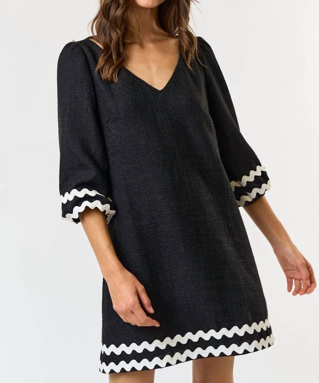 Lalavon - Tres Chic Boucle V-neck Dress