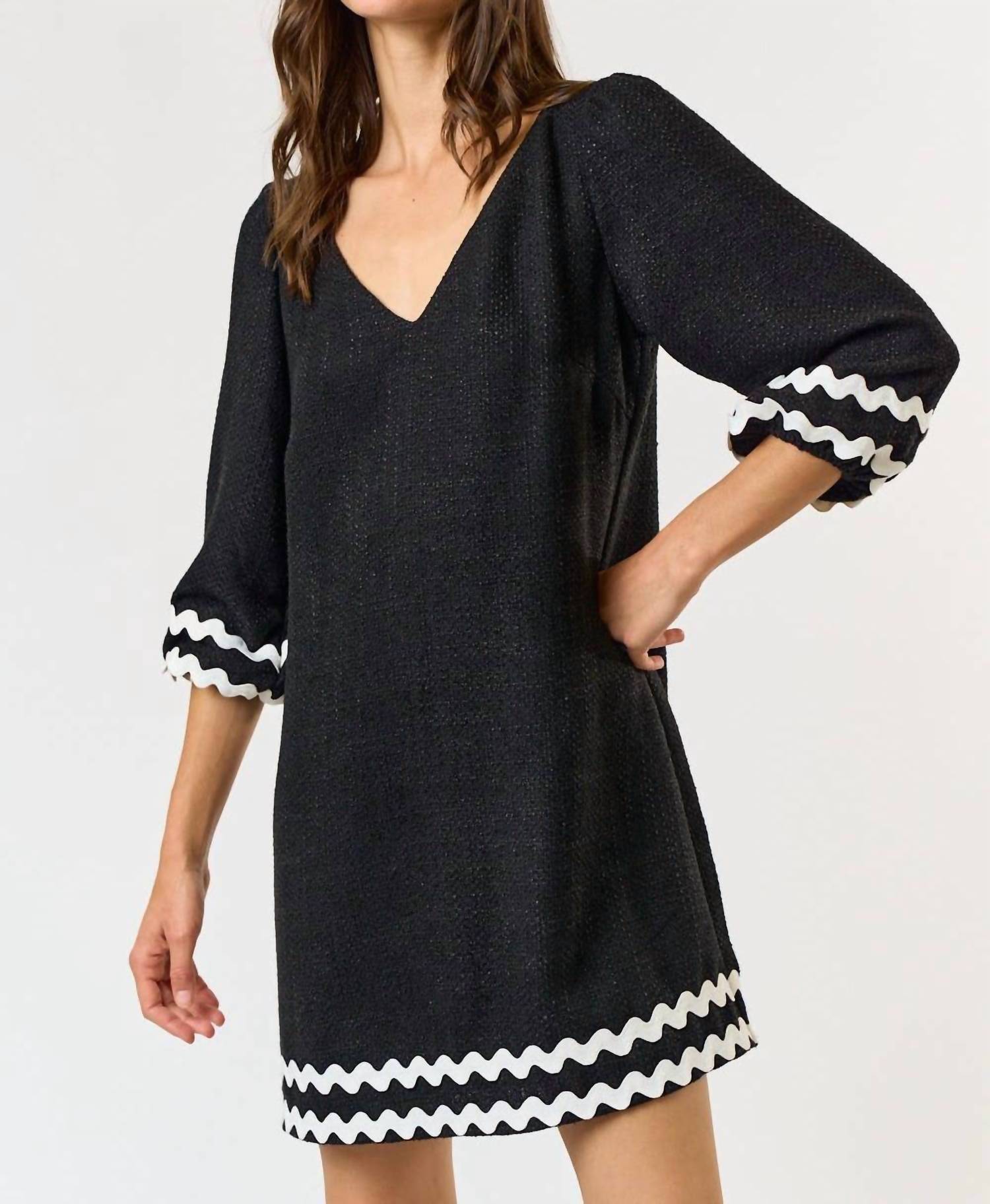 Lalavon - Tres Chic Boucle V-neck Dress